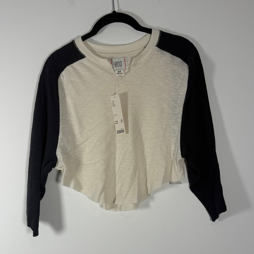 NWT BDG Cream and Black Long Sleeve Cropped Tee